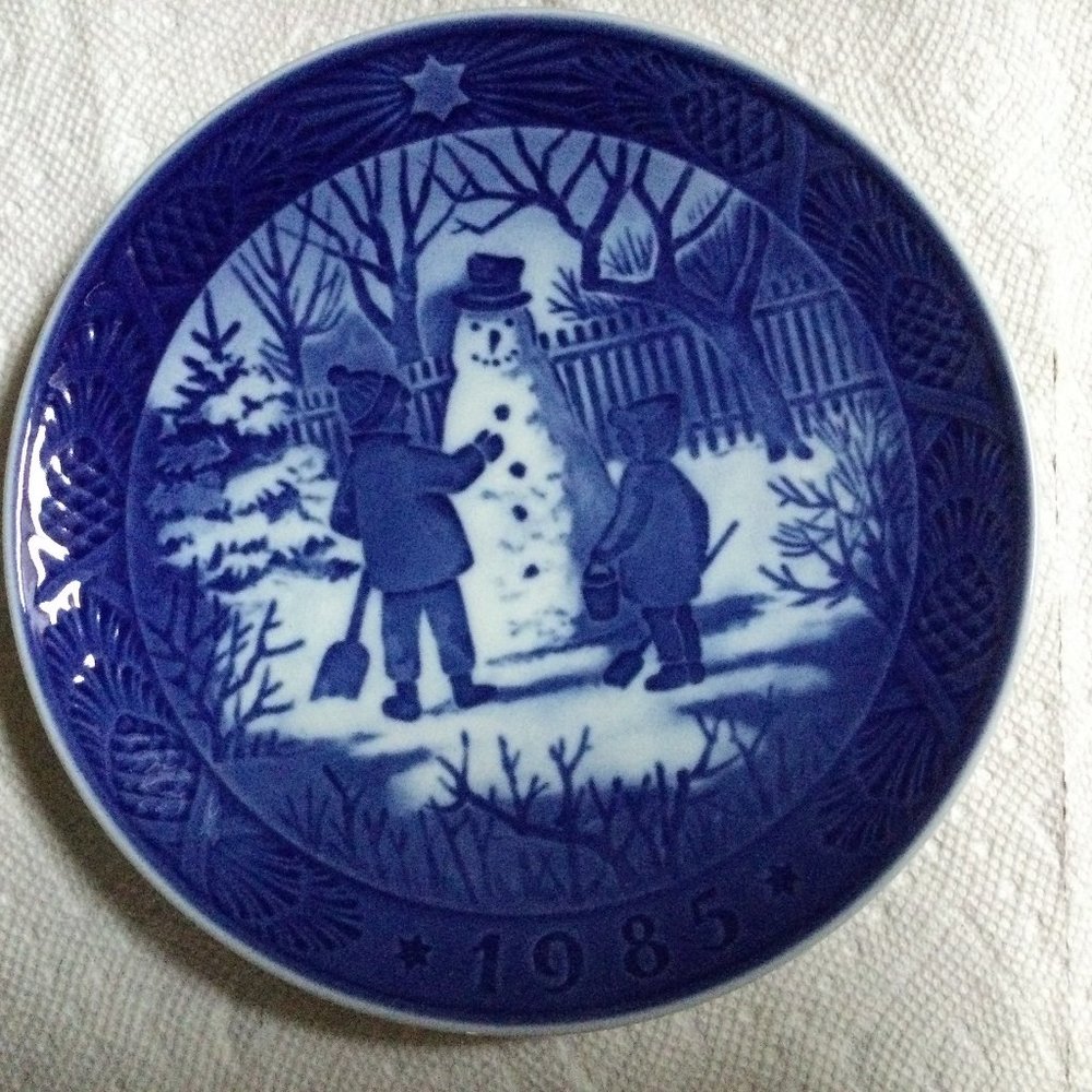 Royal Copenhagen Christmas collector Plate 1985 The snowman